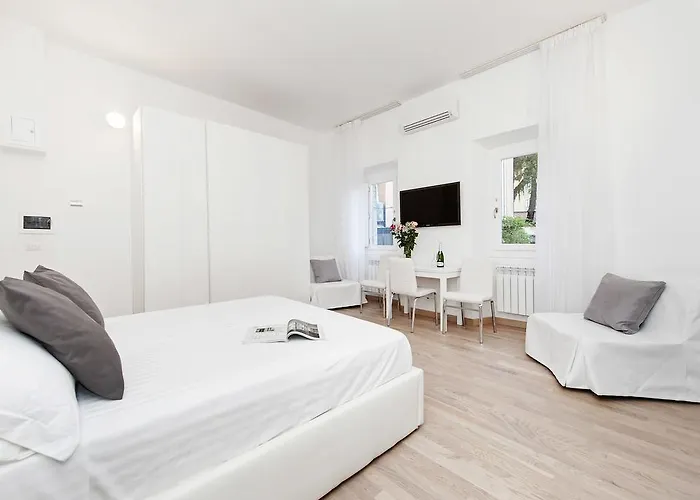 White Flat Colosseo Appartement